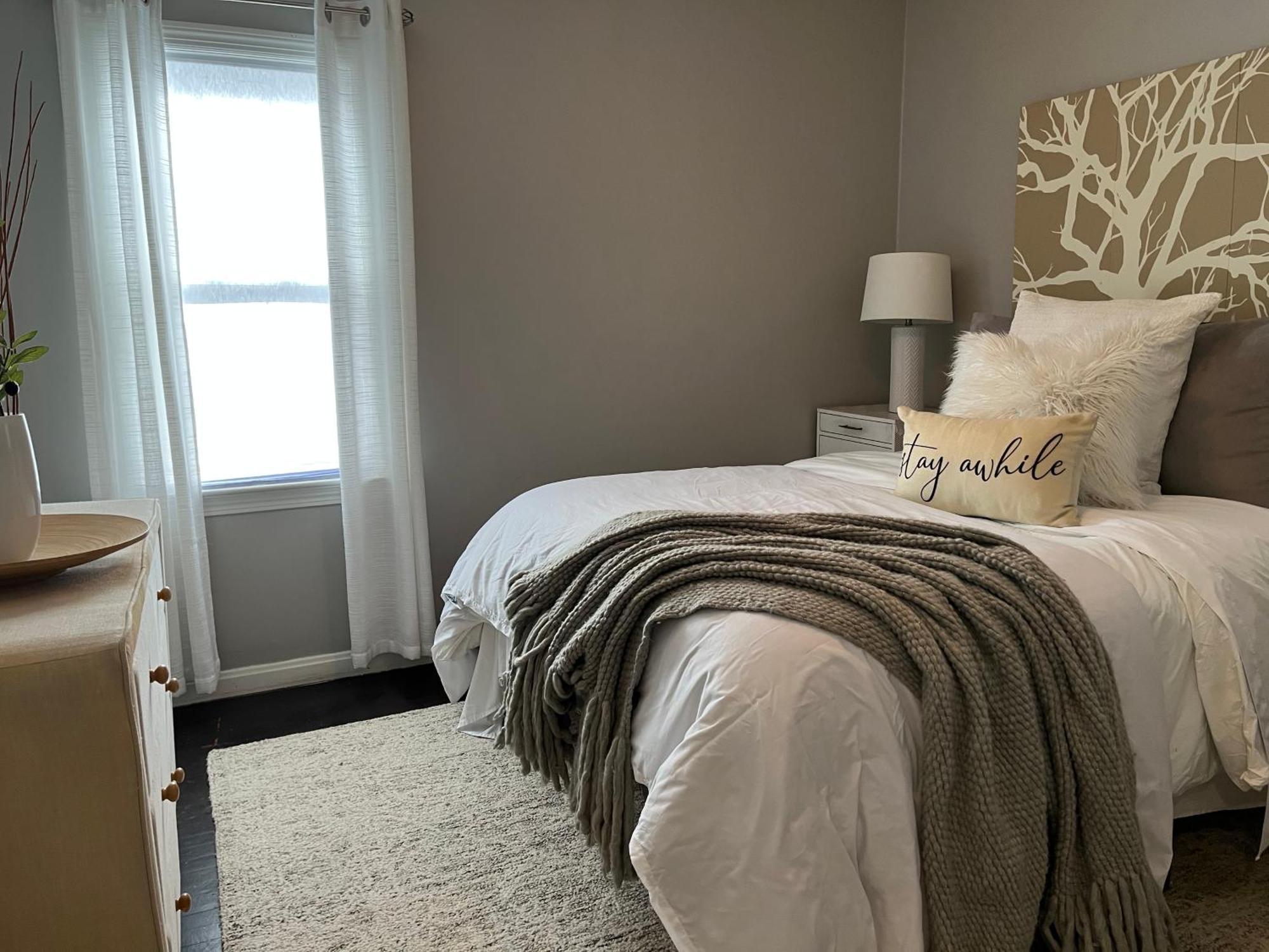 Cozy, 1St Floor Apartment 2Bdrms Plus Semi Private Room With Futon Pets With Fee Family Friendly Close To Everything Cleveland Dış mekan fotoğraf